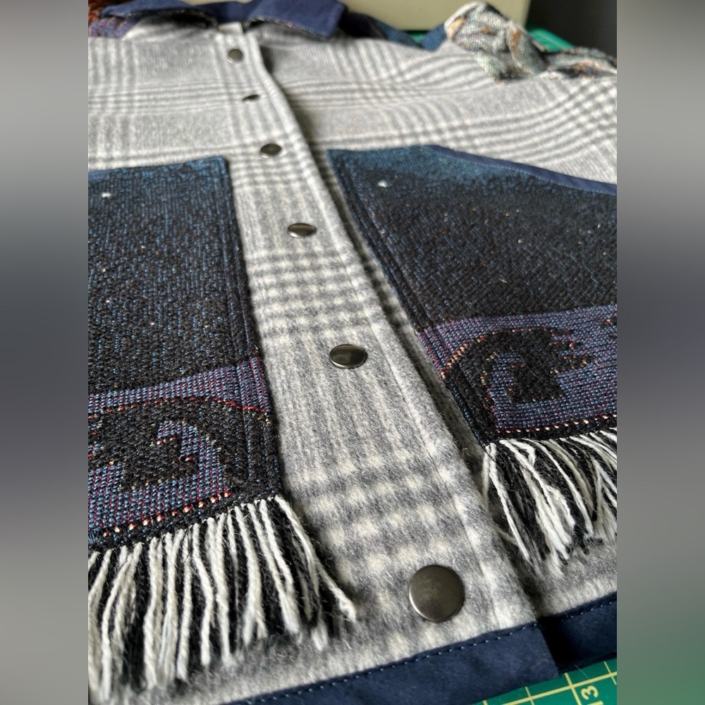 Tapestry blanket jacket, crafted from secondhand textiles, ladies' size S-L - Picture 10 of 11